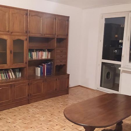 Uroczy Apartament Z Bezplatnych Parkingiem Warsawa Bagian luar foto