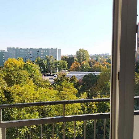 Uroczy Apartament Z Bezplatnych Parkingiem Warsawa Bagian luar foto